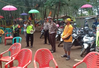 Polres Batang lakukan Operasi Yustisi di Pantai Cemoro Sewu, Minggu 11/10/2020