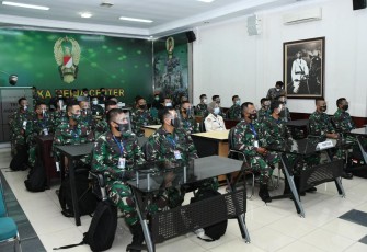 Peserta Pendidikan Desain Grafis bertempat di Aula Kartika Media Center Dispenad, Jakarta Pusat. Senin, 19/10/2020