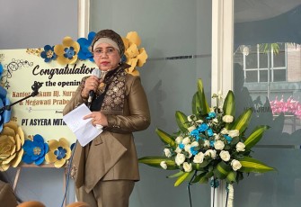  Hj. Nurmalah, SH.MH  memberikan sambutan saat peresmian kantor hukum Hj. Nurmalah, SH.MH dan Megawati Prabowo, SH.MKn. di Ruko Citra Graend London C-15 jln. Kompol R. Soekamto Sambiroto Semarang Jawa Tengah Pada hari Jum'at, 16/10/2020.