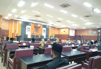 Rapat Paripurna DPRD Kabupaten Blitar, 12 Oktober 2020. (foto : Faisal NR / Kliwarta.com) 