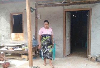 Ibu Sumini warga Sendang Kulon yang mendapat Program RTLH. Senin, 26/10/2020    