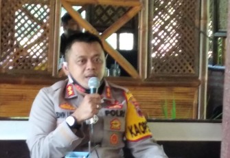 Kapolres Batang AKBP Edwin Louis Sengka S. I. K, M. Si memberikan saat memberikan  sambutannya di acara silaturahmi dengan wartawan se Kabupaten Batang. 