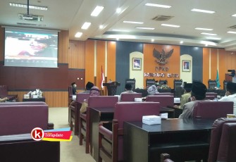 Rapat Paripurna DPRD Kabupaten Blitar Soal Penyampaian Pandangan Umum Fraksi atas Raperda APBD Tahun Anggaran 2021 (foto: Faisal NR / Klikwarta.com)  