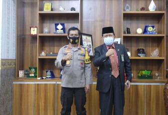 Kepala Kepolisian Daerah Bengkulu Irjen Pol Drs Teguh Sarwono M Si Menerima Kunjungan Ketua Pengadian Tinggi Agama Provinsi Bengkulu Drs H R M Zaini SH MH