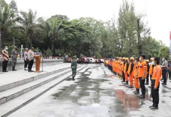 Kegiatan Apel Siaga Bencana di halaman parkir Stadion Manahan Kota Solo Jawa Tengah.