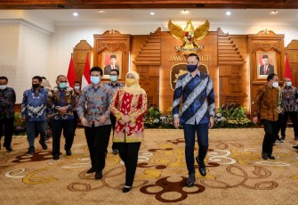 Ketua Umum Partai Demokrat Agus Harimurti Yudhoyono Menemui Gubernur Jawa Timur Khofifah Indar Parawansa