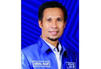 Ketua Fraksi PAN DPRD Seram Bagian Barat Abdul Rauf Latulumamina