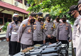 Polres Kendal melaksanakan Apel Kesiapan Sarana Prasarana (Sarpras) Ops Mantap Praja 2020 dalam rangka Pengamanan Pemilihan Bupati dan Wakil Bupati Kendal 2020 di halaman Polres Kendal, Senin (2/11/2020).