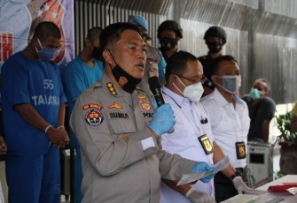 Ditreskrimum Polda Jawa Tengah tangkap 5 orang pelaku pencabulan dan persetubuhan terhadap anak di bawah umur 1 (satu) orang lainya masih DPO.  Kamis (26/11/2020)