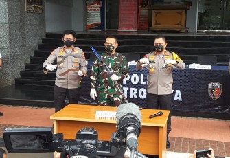 Kadiv Humas Polri Irjen Pol Argo Yuwono soal penyerangan terhadap polisi oleh pengikut MRS dalam siaran pers 