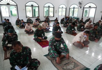 Makorem 071/Wijayakusuma dalam rangka Doa Bersama Hari Juang TNI AD Korem 071/Wijayakusuma, di Masjid Wijayakusuma  Selasa 15/12/2020