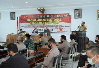Kepolisian Resor (Polres ) Batang menggelar rapat koordinasi lintas sektoral (Rakor Linsek) Ops Lilin Candi 2020 bersama Forkopimda di Rupatama Mapolres Batang, Kamis (17/12/2020).