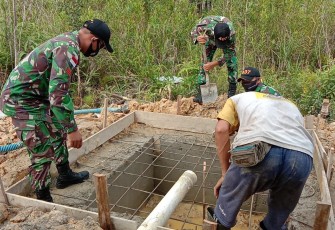Danramil 07/Sukorejo Beserta Jajarannya Melaksanakan Kegiatan Gotong Royong