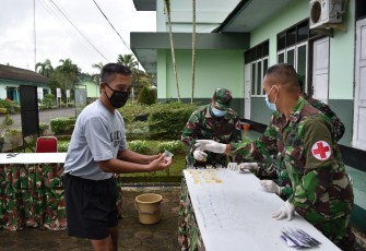 Prajurit dan PNS Makorem 071/Wijayakusuma Disidak Tes Urine di Lapangan Apel Makorem 071/Wk Sokaraja