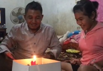 Perhatian Seorang Ayah Kepada Anaknya di Hari Ulang Tahunnya