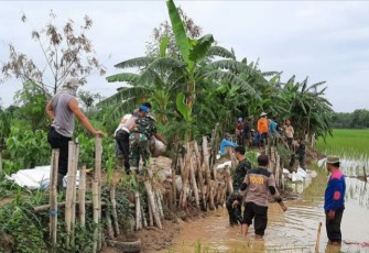 TNI Polri Bersama Masyarakat Bergotong Royong