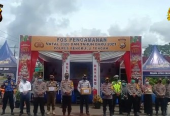 Wakapolres dan Bhayangkari Polres Benteng Berikan Tali Asih Kepada Petugas Pospam dan Posyan