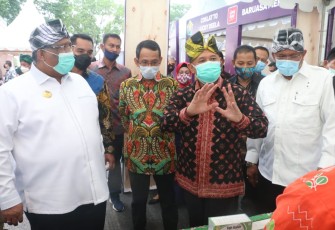 Gubernur Sulawesi Tenggara Ali Mazi dan Menteri Koperasi dan Usaha Kecil & Menengah (Menkop dan UKM) Teten Masduki 