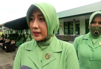 Ketua Persit KCK Cab XXVlll Koorcab Rem 012 PD lskandar Muda Ny Ratih Dimar Bahtera
