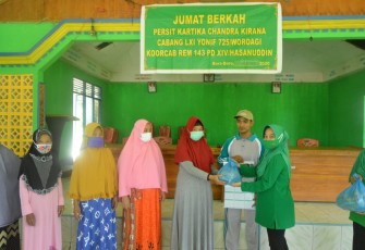 Persit KCK Cab LXI Yonif 725 Bangun Silaturahmi Dan Beri Motivasi Kepada Masyarakat Sekitar