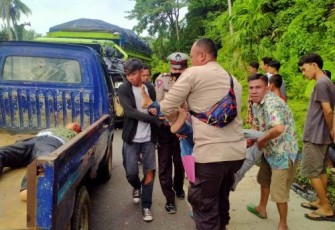 Polsek Nasal Evakuasi Mobil dan Korban Tabrakan Maut Fuso Vs CRV di Nasal Kaur 
