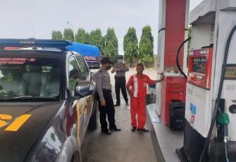 Polsek Weleri Laksanakan Patroli Blue Light di SPBU 
