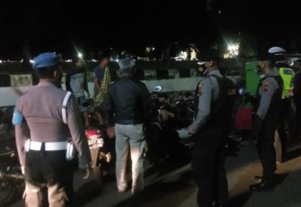 Jajaran Polres Pekalongan Menindak dan Membubarkan Belasan Remaja Yang Tengah Asik Nongkrong