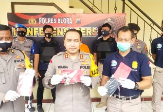 Kapolres Blora AKBP Wiraga Dimas Tama Saat Menggelar Konferensi Pers