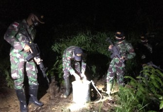 Satgas Pamtas RI-MLY Yonif 407/PK Berhasil Gagalkan Upaya Penyelundup Miras Ilegal