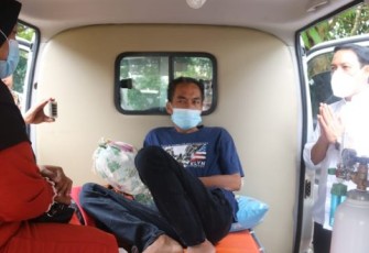 Wakil Walikota Bengkulu Dedy Wahyudi Saat Berinteraksi Dengan Harmaizi Warga Kelurahan Kampung Bali Kecamatan Teluk Segara