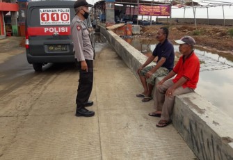 Polsek Pekalongan Utara Sosialisasikan 4M di Pinggir Pantai 
