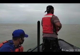 Asatpolair Polres Batang Melakukan Pencarian Nelayan Yang Hilang