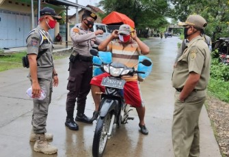 Jajaran Kepolisian Resor Pekalongan Dalam Rangka Mendukung Pemberlakukan Pembatasan Kegiatan Masyarakat 