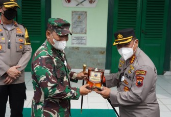 Komandan Korem 071/Wijayakusuma Kolonel Inf Dwi Lagan Safrudin SIP Menerima Kunjungan Silaturahmi Kapolresta Banyumas yang baru Kombes Pol Muchamad Firman Lukmanul Hakim SH SIK MSi
