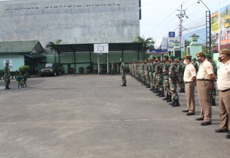 Komandan Kodim 0728/Wonogiri Letkol Inf Imron Masyhadi, S. E., pada kesempatan Senin(25/1), memberikan jam komandan(JamDan) kepada seluruh anggota militer maupun PNS Kodim 0728/Wonogiri yang bertempat di halaman Makodim setempat.
