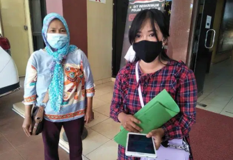 Ibu Rumah Tangga Korban Kekerasan Dalam Rumah Tangga  Laporkan Suami ke Polisi  