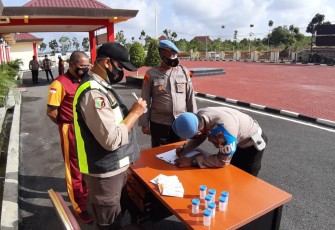 Propam Polres Bintan Laksanakan Tes Urine Secara Acak Terhadap Personel 