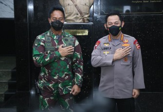 Kapolri Jenderal Listyo Sigit Prabowo Mengunjungi Kepala Staf Angkatan Darat (KSAD) Jenderal TNI Andika Perkasa