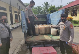 Polres Mukomuko Amankan Setengah Ton Tuak
