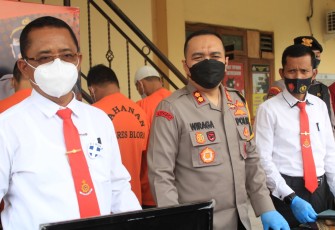 Satuan Reserse Kriminal (Satreskrim) Polres Blora Polda Jawa Tengah Berhasil mengamankan D alias Utuk (51) Seorang Warga Kecamatan Randublatung Kabupaten Blora yang Diduga Melakukan Tindak Pidana Ilegal Loging