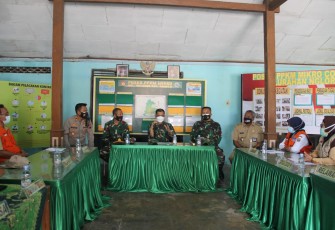 Kunjungan Tim Wasev (Pengawasan Staf Ahli) Kodam IV/Diponegoro  ke Posko PPKM MIKRO Kelurahan Kroyo yang bertempat di Kantor Kelurahan Kroyo, Jl. Dewi Sartika, Kp. Ngablak, Kel. Kroyo, Kec. Karangmalang, Kab. Sragen.