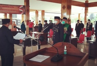 Mujianto Dilantik Jadi Sekda Kabupaten Blitar oleh Bupati Blitar Rijanto (foto : Faisal NR / Klikwarta.com Blitar) 