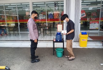 Menanggulangi Penyebaran Covid-19, Polsek Palasah Laksanakan Himbauan Prokes