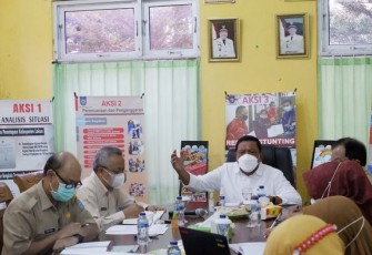 Bupati Bengkulu Utara Ir Mian Saat Cek Data Vaksin Covid-19