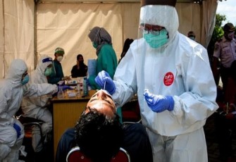 Tim Tracing Satgas Covid-19 Kabupaten Sikka telah melakukan pemeriksaan rapid test antigen kepada 109 warga di lima titik kerumunan Jokowi akhir pekan lalu.