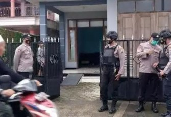 Densus 88 Tangkap Terduga Teroris di Desa Tenggur Tulungagung