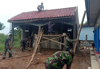 Pembuatan Mandi Cuci Kakus (MCK)