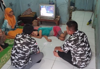 Bapera Kota Bengkulu Serahkan Donasi Untuk Bocah 14 Tahun yang Lumpuh