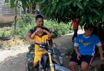 Sebulan Bersama Kopda J Siregar, Bocah ini Menangis Tidak Mau Ditinggal