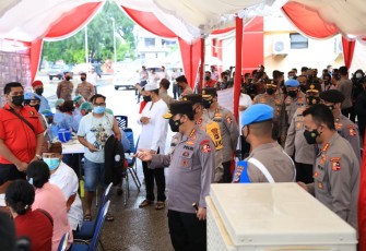Kapolri Jenderal Listyo Sigit Prabowo  Saksikan Langsung Donor Plasma Konvalesen